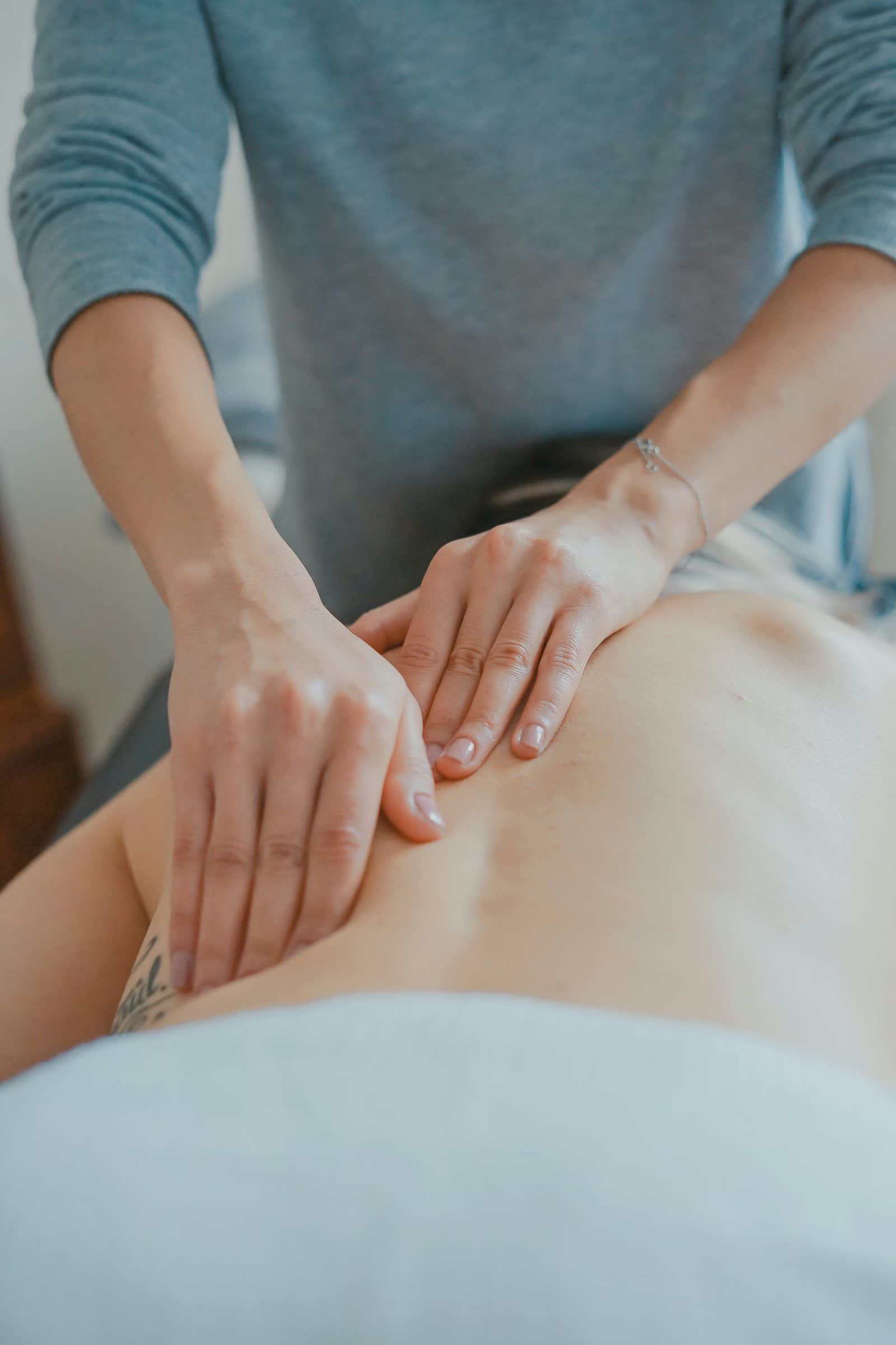 Aromatherapy massage with essential oils in Largo at V Healing Massage Spa